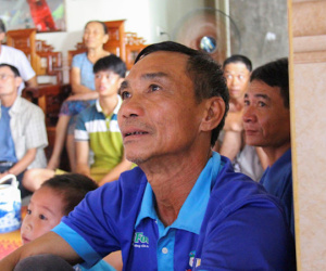Cha mẹ Công Phượng mua tivi 65 inch để hàng xóm đến xem SEA Games