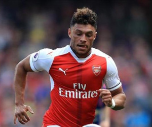 Chamberlain lại làm khổ Arsenal