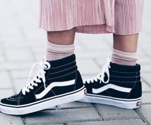 Công thức kết hợp trang phục cùng giày sneaker