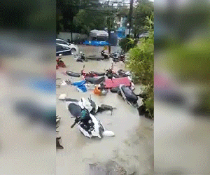 Phuket ngập nặng, nhiều phương tiện phải "ngâm mình" trong biển nước