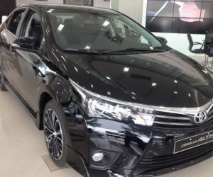 Toyota Corolla Altis 2.0V tại Việt Nam đang "ế" nặng