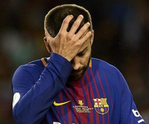 CĐV Real dùng Pique làm trò cười