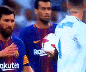 Messi chửi bậy khi bị Ramos chọc tức