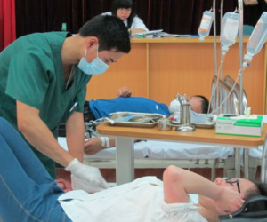 Nguy cơ sốc phản vệ khi bệnh nhân sốt xuất huyết tự ý truyền dịch