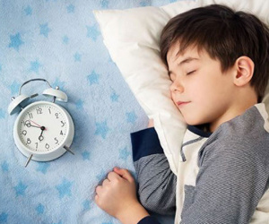 Thời gian biểu cho trẻ đi ngủ theo độ tuổi khiến các mẹ tranh cãi nảy lửa