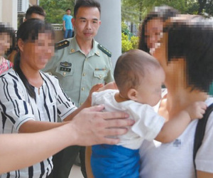 Cãi nhau với vợ, gã đàn ông bán luôn con ruột cho những kẻ buôn người