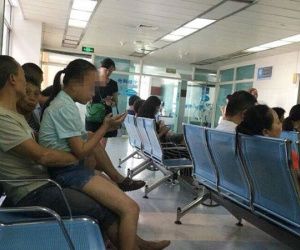 Nhờ bức ảnh đưa cháu gái đi khám bệnh, người chú đã phải cúi đầu thú nhận tội lỗi