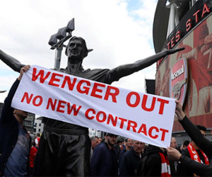 Tỷ phú châu Phi dọa sa thải Wenger nếu mua được Arsenal