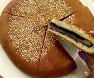 Kỳ dị bánh trung thu Hồng Kông to như pizza, giá 50 ngàn đồng/chiếc