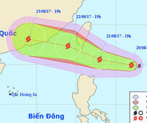 Bão giật cấp 10 xuất hiện gần biển Đông