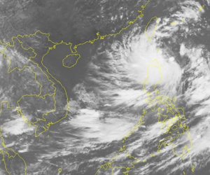 Bão Hato mạnh cấp 10 đang tiến vào Biển Đông