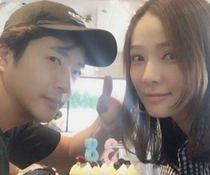 Kwon Sang Woo tổ chức sinh nhật giản dị cho bà xã Hoa hậu