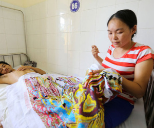 Rơi nước mắt nghe chuyện đời của cặp vợ chồng "ăn cơm viện nhiều hơn cơm nhà"