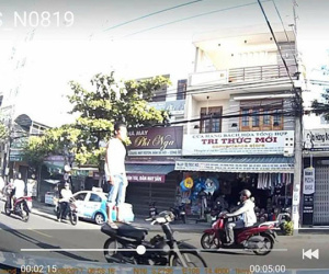 Lộ diện nam thanh niên lái xe bằng chân phóng vù vù trên đường phố Đà Nẵng