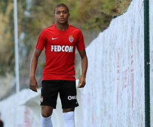 Mbappe đánh nhau với đồng đội, bị HLV đuổi về nhà