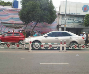 Người đàn ông đập phá hàng loạt ô tô ở Sài Gòn