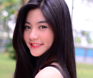 Nữ sinh Sài Gòn có má lúm xinh đẹp không thích được gọi là hot girl