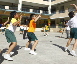 Tôi cho con học lại trường tư chỉ sau 3 tuần vào trường công