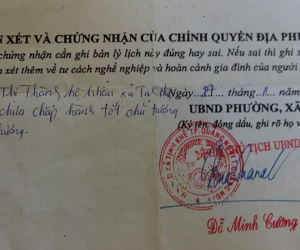 Cha không dám gửi sơ yếu lý lịch vì bị phê xấu, con gái phải nghỉ việc