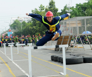 Hàng trăm cảnh sát miền Trung trổ tài cứu hộ, cứu nạn
