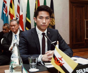 Hoàng tử Brunei điển trai "gây bão" khi tham gia SEA Games
