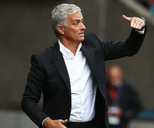 Mourinho bất ngờ phá bỏ luật lệ từ thời Sir Alex