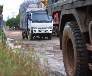 18 km tỉnh lộ bị xe tải chạy né trạm cân "băm nát"