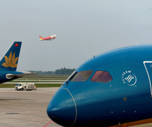 Đại lý vé máy bay "hét" giá, giục khách mua sớm