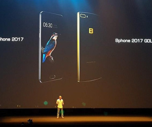 Ngay từ đầu Bkav định làm Bphone 2017 Gold cao cấp bán ở nước ngoài trước