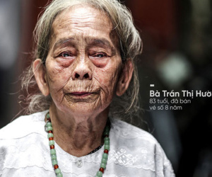 Người già bán vé số tại Sài Gòn: Những phận người bị bỏ quên