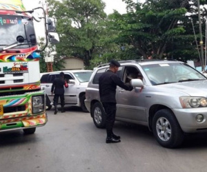 Thái Lan lùng sục từng xe tìm bà Yingluck
