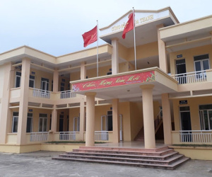 Vợ lọt hộ nghèo, Chủ tịch xã duyệt nhưng "không để ý"