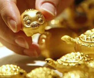 Giá vàng hôm nay 26/8: Liên tục biến động trong lo âu