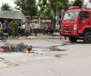 Hải Dương: Xe máy phát nổ, ba người thoát chết trong gang tấc