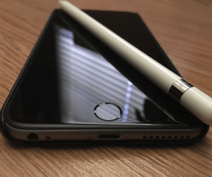 iPhone có thể trang bị Apple Pencil như Galaxy Note
