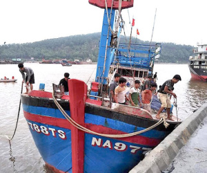 Cứu 19 ngư dân gặp nạn trên biển ngay trước bão số 7