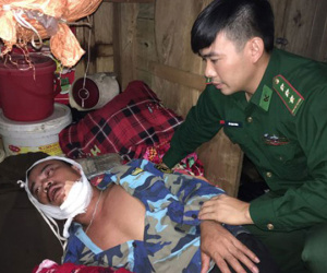 Cứu một thuyền viên trên biển bị dây cáp tời tuột bật vào mặt