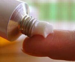 Đình chỉ lưu hành kem bôi trực tràng, thuốc viên đặt ngoại nhập