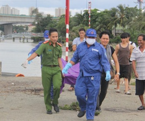 Người dân hốt hoảng phát hiện thi thể cô gái trên sông Sài Gòn