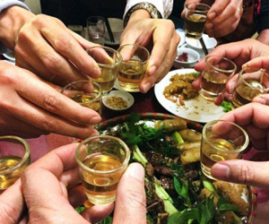 Bị đâm chết vì nói mông mẹ bạn nhậu có nốt ruồi