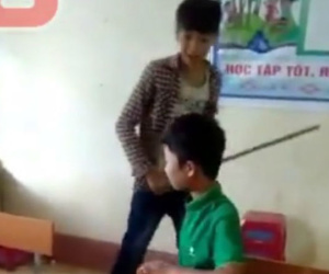 Nam sinh lớp 7 bị bạn học dùng tuýp sắt đánh hội đồng