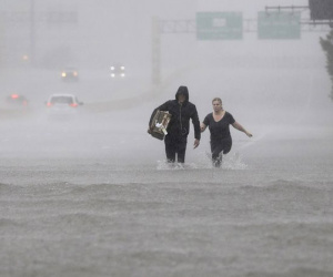 Siêu bão thập kỷ nhấn chìm Houston
