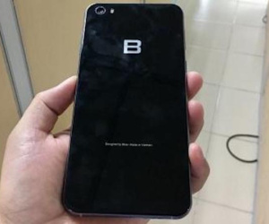 Smartphone Việt xem nhẹ linh kiện Trung Quốc