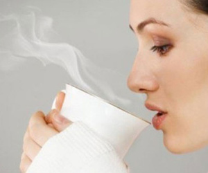 Y học cổ truyền Ấn Độ khuyên bạn uống nước ấm thay cho nước lạnh, đây là lý do