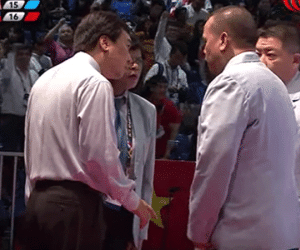 Chấn động SEA Games: Trọng tài "đè ngửa" máy tính dâng HCV cho chủ nhà