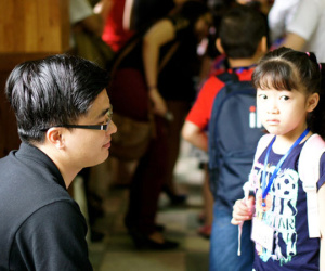 Thư bố gửi con gái vào lớp 1: “Học ít thôi, chơi là chính” khiến người đọc bật cười