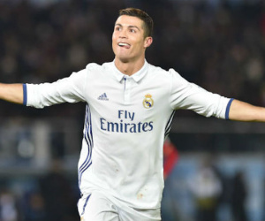 Cú sốc "bom tấn": Ronaldo bị đồn có thể rời Real 48 giờ tới