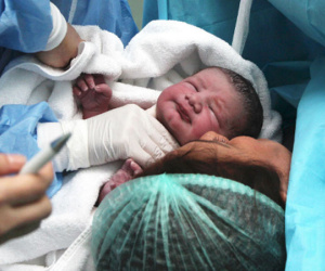 Mẹ hai con viết nhật ký "chưa kịp ăn ngon đã đi đẻ mổ"