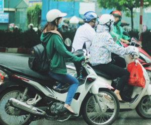 Ngạc nhiên: Chưa vào đông, người Hà Nội đã phải mặc áo ấm