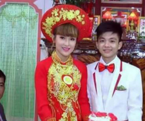 Sự thật về “chú rể sinh năm 2000, cô dâu 1990” đang gây bão mạng